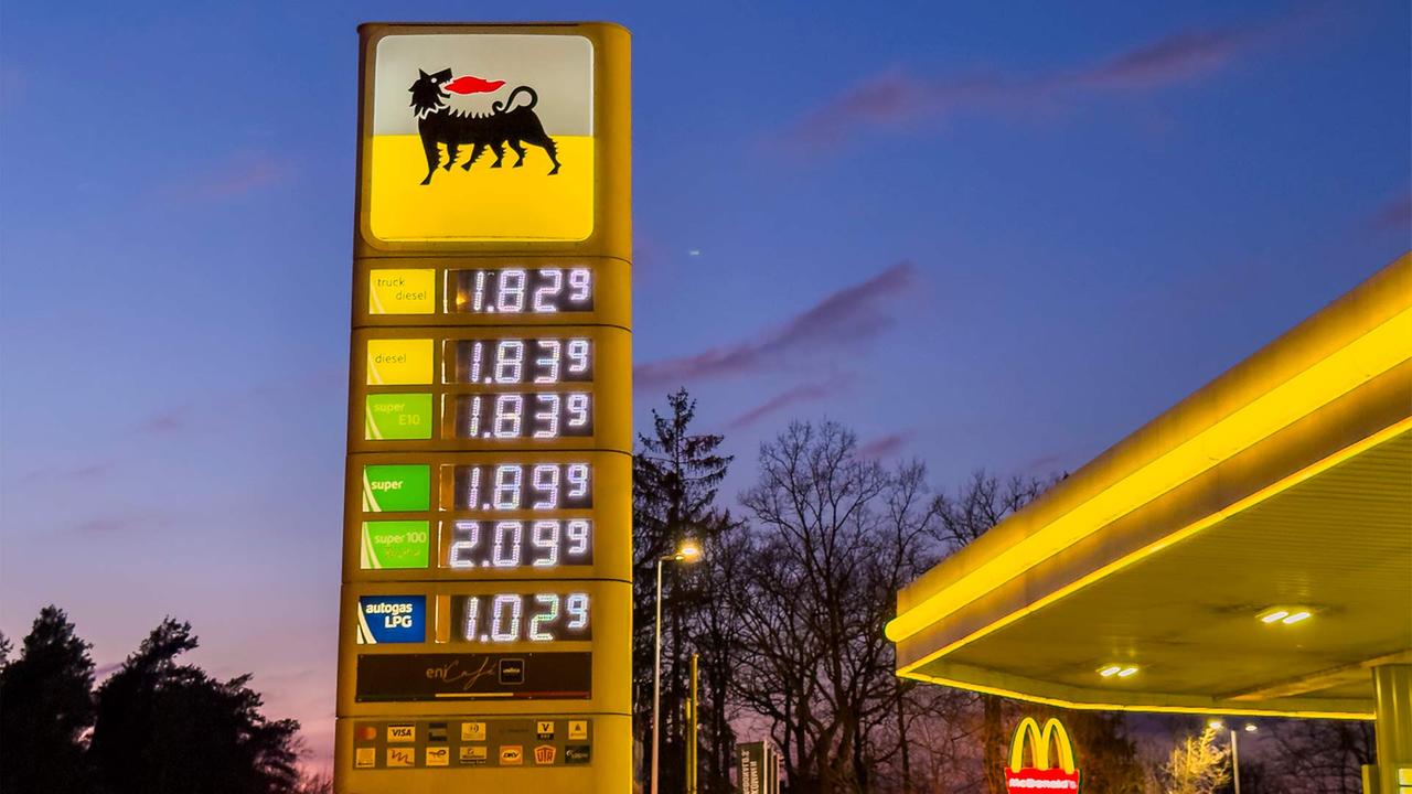 Rising Fuel Costs: Smart Winter Driving Tips to Save Gas